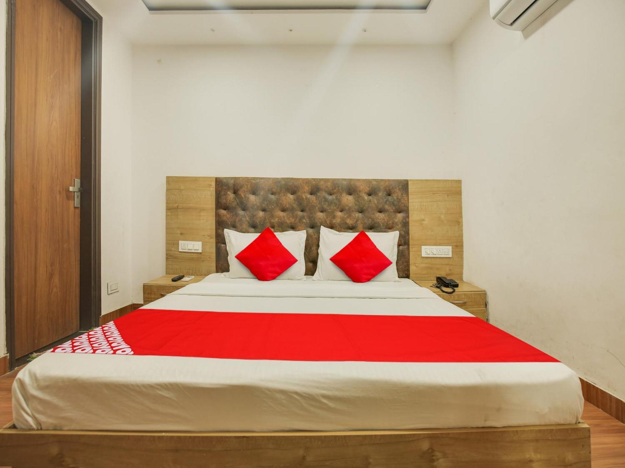 Hotel Oyo The Heritage 4*